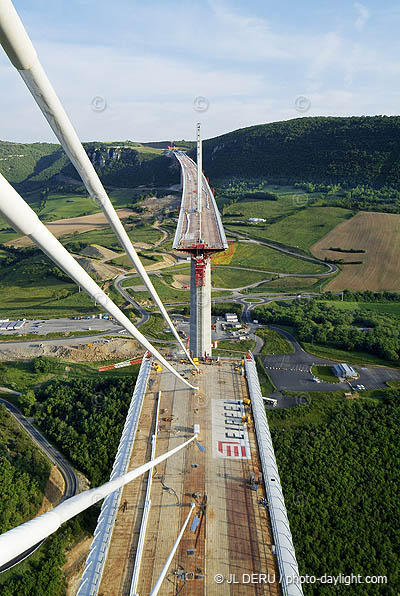 Viaduc de Millau, 2004-05